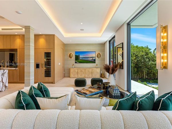 2499 N Meridian Ave , Miami Beach, FL 33140