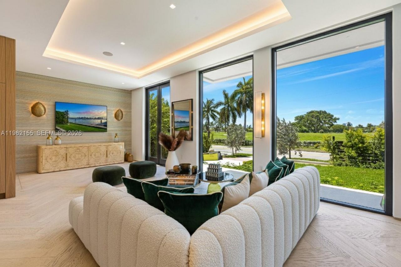 2499 N Meridian Ave , Miami Beach, FL 33140 Photo