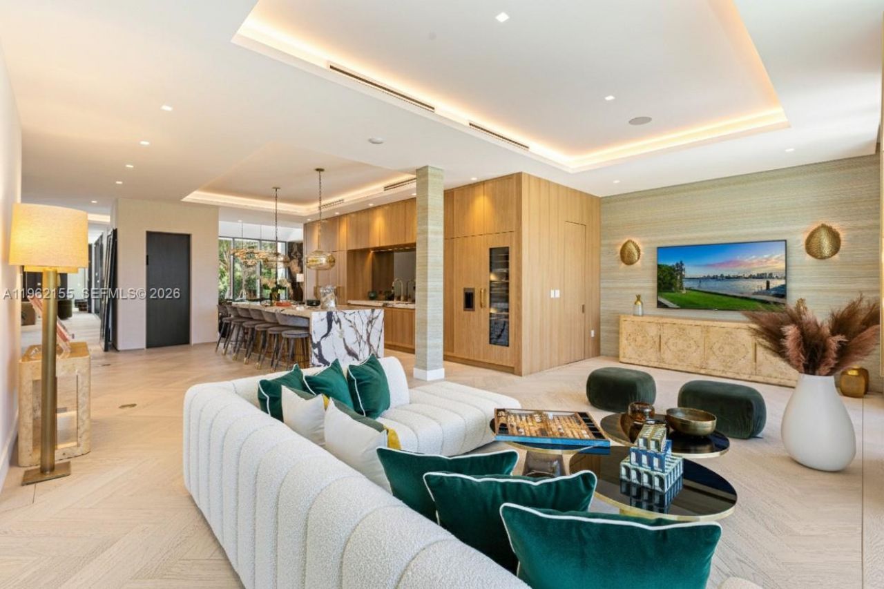 2499 N Meridian Ave , Miami Beach, FL 33140 Photo