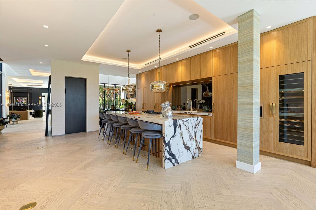 2499 N Meridian Ave , Miami Beach, FL 33140 Photo