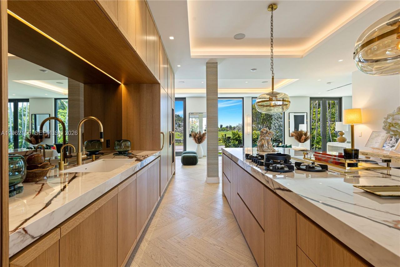 2499 N Meridian Ave , Miami Beach, FL 33140 Photo