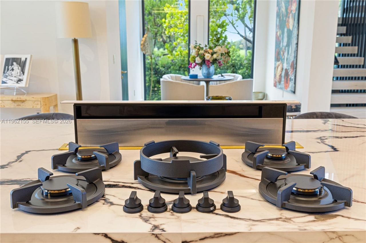 2499 N Meridian Ave , Miami Beach, FL 33140 Photo