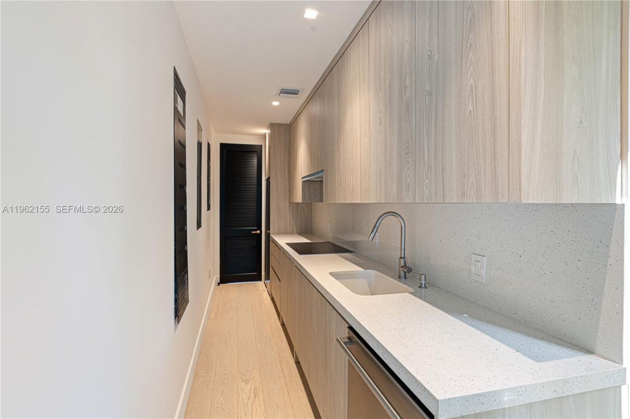 2499 N Meridian Ave , Miami Beach, FL 33140 Photo