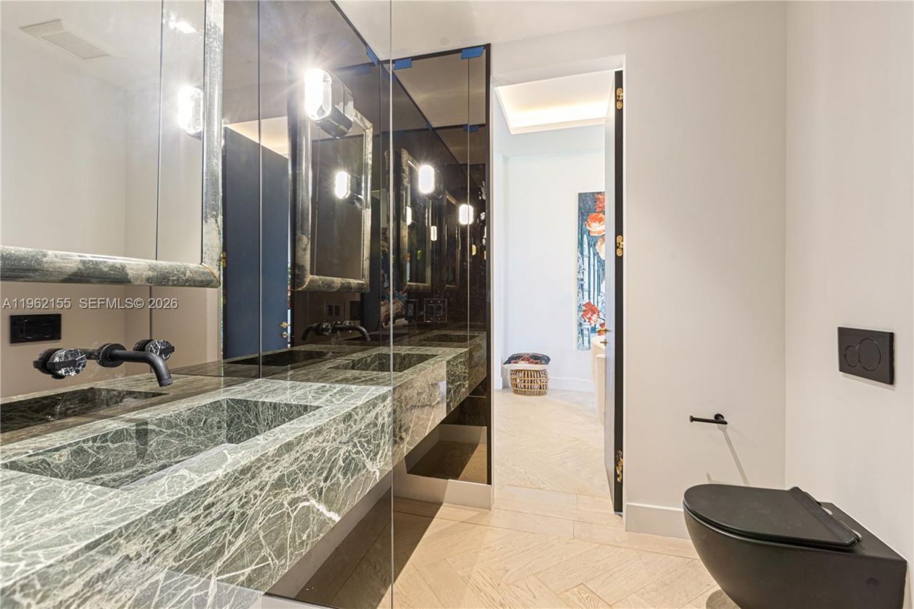 2499 N Meridian Ave , Miami Beach, FL 33140 Photo