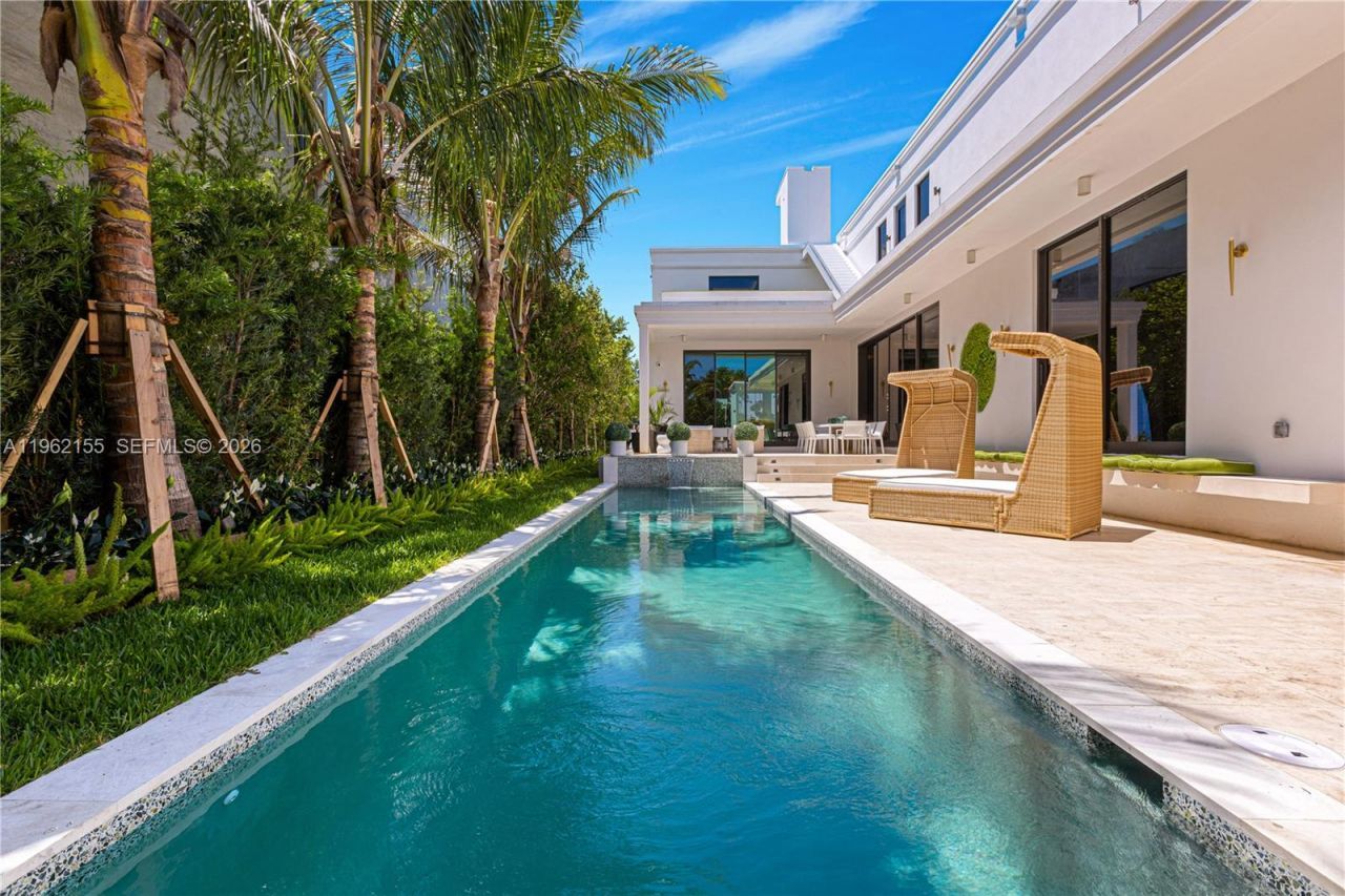 2499 N Meridian Ave , Miami Beach, FL 33140 Photo