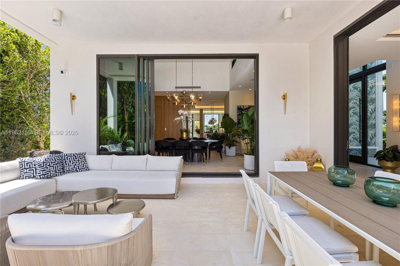 2499 N Meridian Ave , Miami Beach, FL 33140 Photo