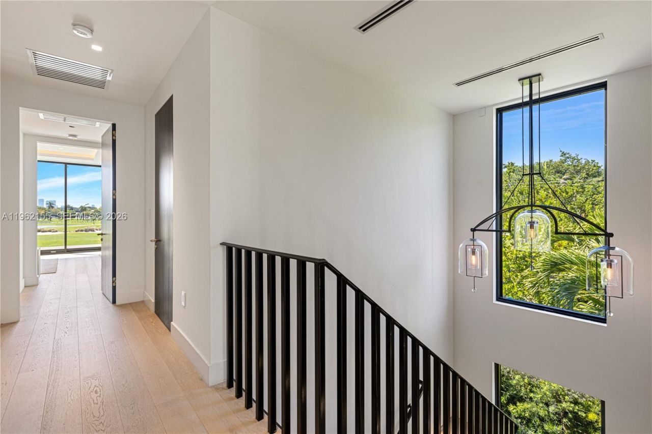 2499 N Meridian Ave , Miami Beach, FL 33140 Photo