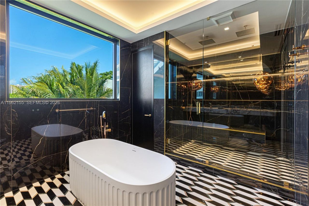 2499 N Meridian Ave , Miami Beach, FL 33140 Photo