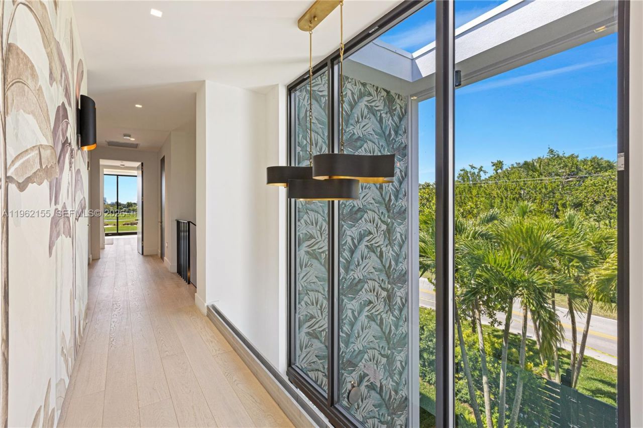 2499 N Meridian Ave , Miami Beach, FL 33140 Photo