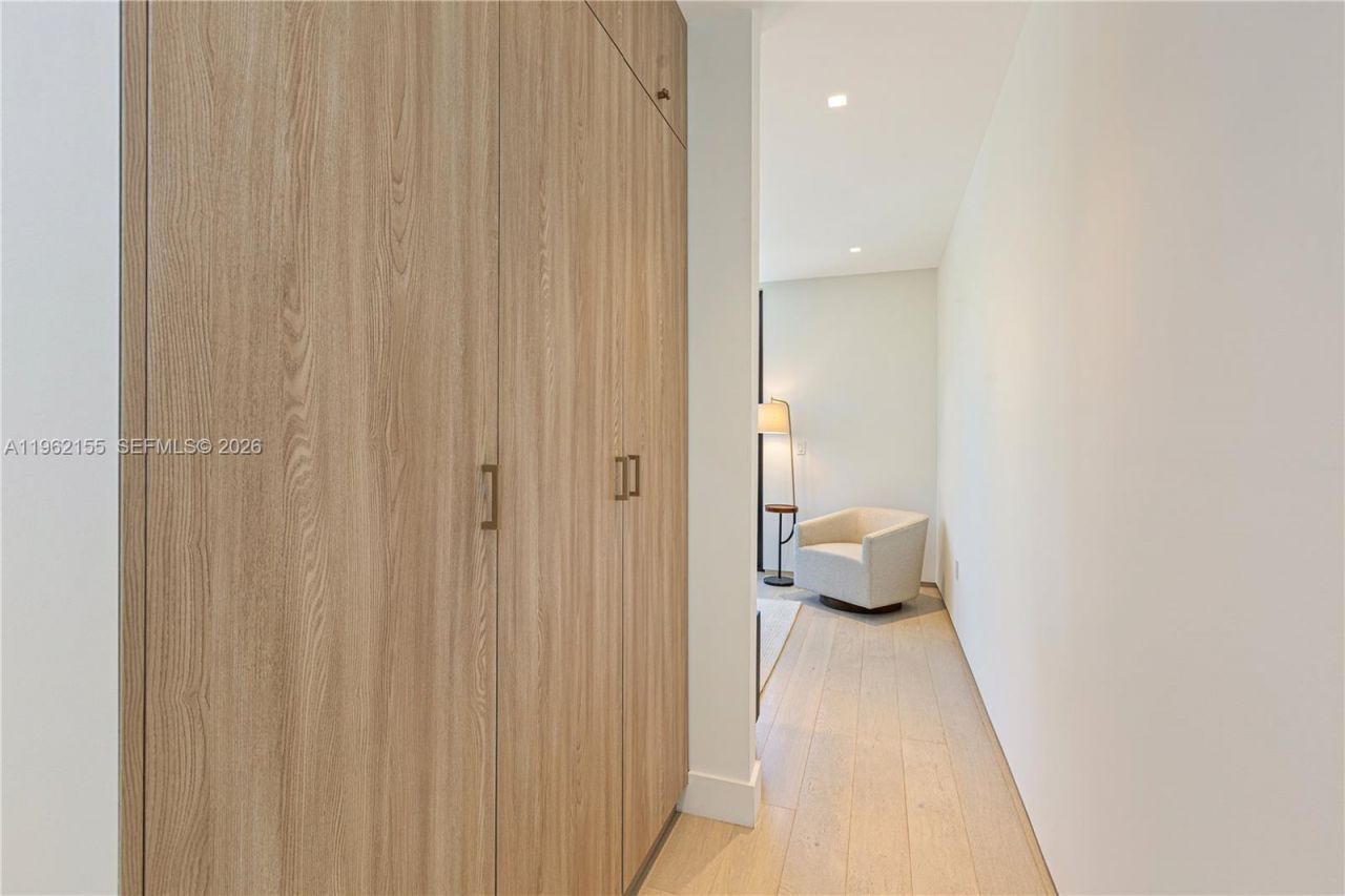 2499 N Meridian Ave , Miami Beach, FL 33140 Photo