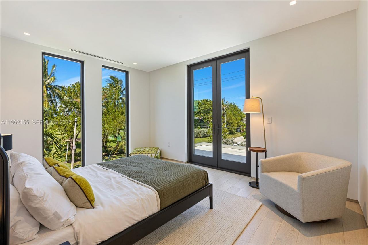 2499 N Meridian Ave , Miami Beach, FL 33140 Photo