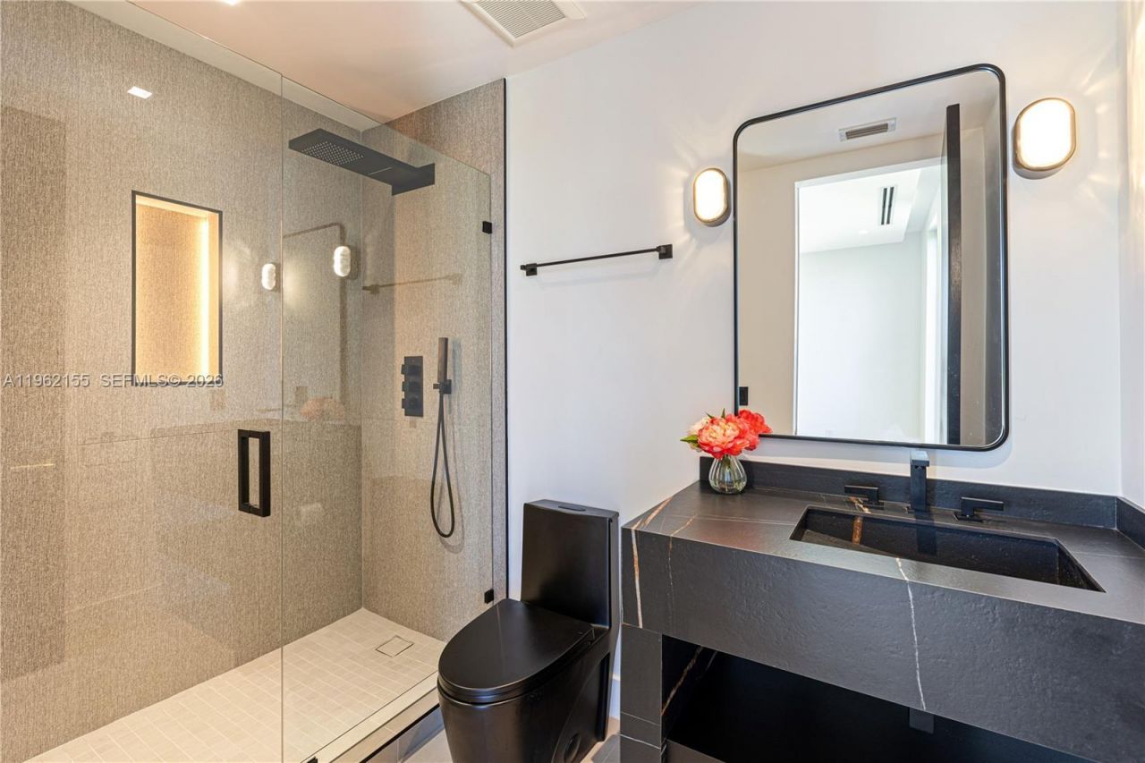 2499 N Meridian Ave , Miami Beach, FL 33140 Photo