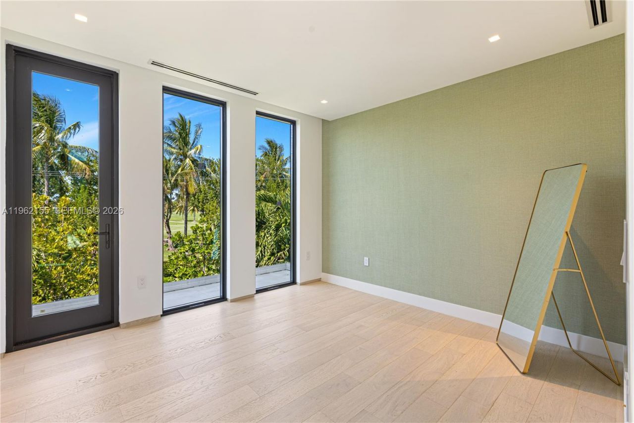 2499 N Meridian Ave , Miami Beach, FL 33140 Photo