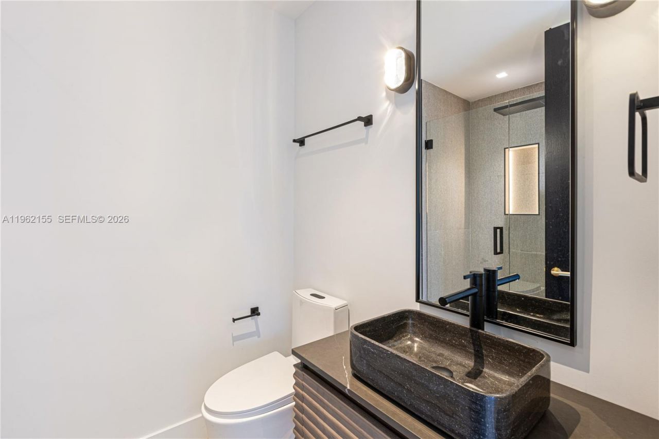 2499 N Meridian Ave , Miami Beach, FL 33140 Photo