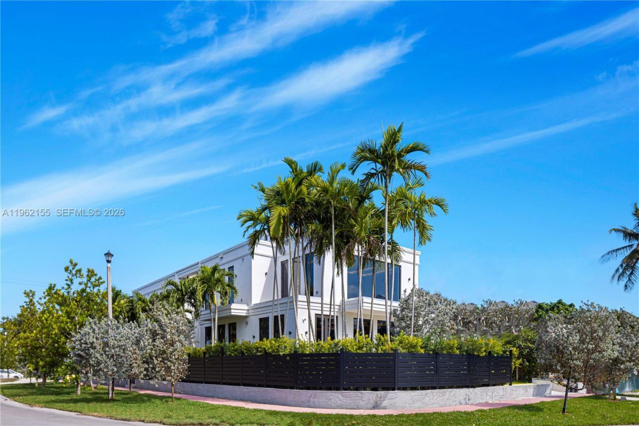 2499 N Meridian Ave , Miami Beach, FL 33140 Photo