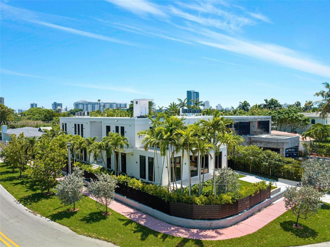 2499 N Meridian Ave , Miami Beach, FL 33140 Photo