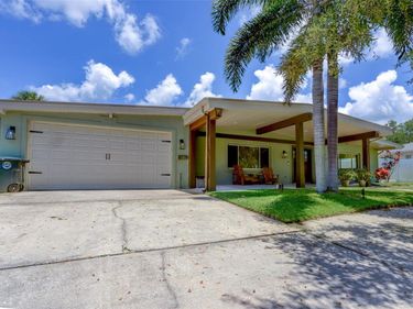 215 GARDEN CIRCLE, BELLEAIR, FL 33756