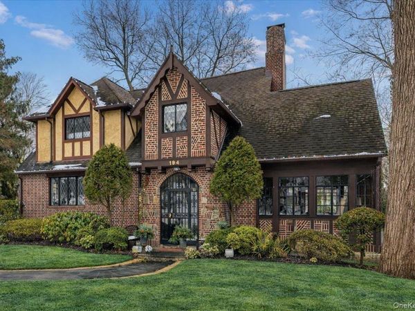 194 Hickory Grove Drive E, Larchmont, NY 10538