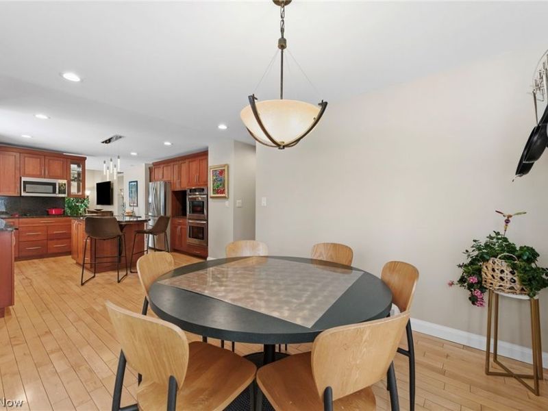 3889 Beechmont Oval, Orange, OH 44122 Photo 10