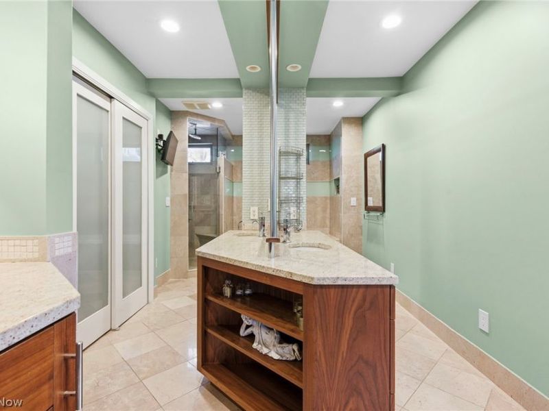 3889 Beechmont Oval, Orange, OH 44122 Photo 17