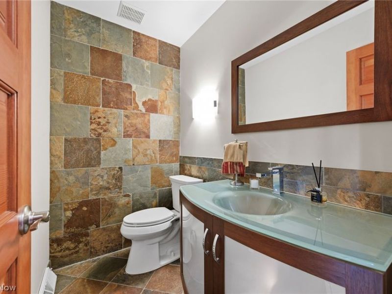 3889 Beechmont Oval, Orange, OH 44122 Photo 9