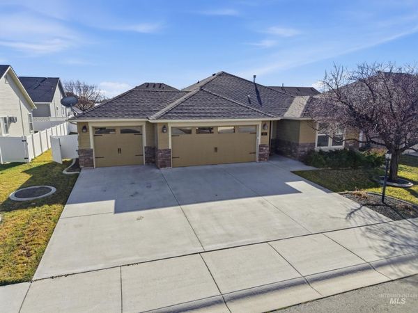 419 W Thornwood St, Nampa, ID 83686