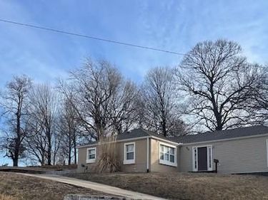 929 E Hyde Park Avenue, St Joseph, MO 64504