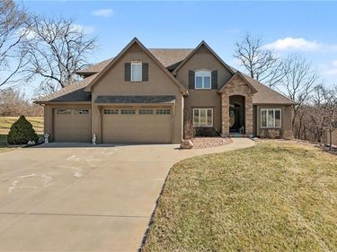 15321 N Bales Road, Smithville, MO 64089