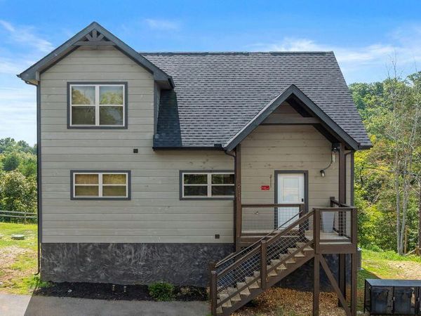 2111 Eagle Feather Drive, Sevierville, TN 37876