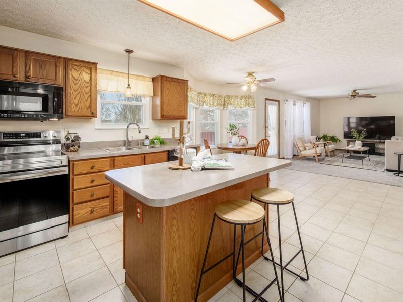 1431 Cottonwood Drive, Lewis Center, OH 43035 Photo 4