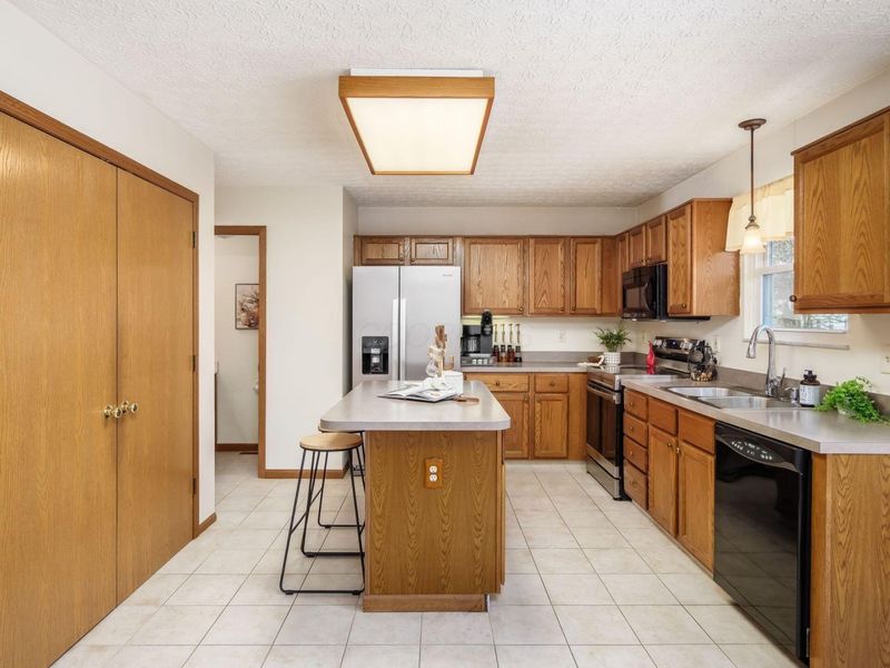 1431 Cottonwood Drive, Lewis Center, OH 43035 Photo 5