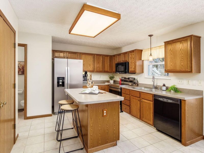 1431 Cottonwood Drive, Lewis Center, OH 43035 Photo 6