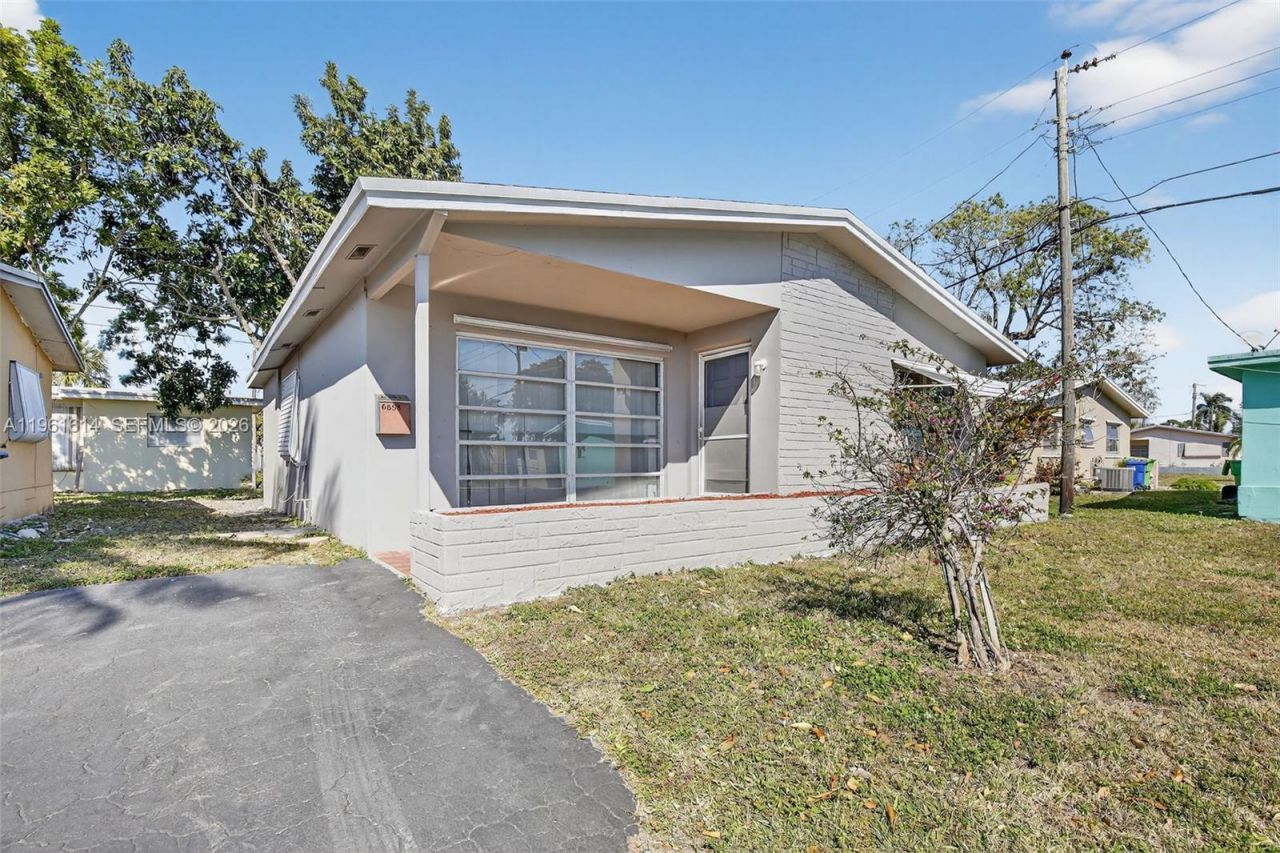 6853 NW 26th Ct, Sunrise, FL 33313 Photo