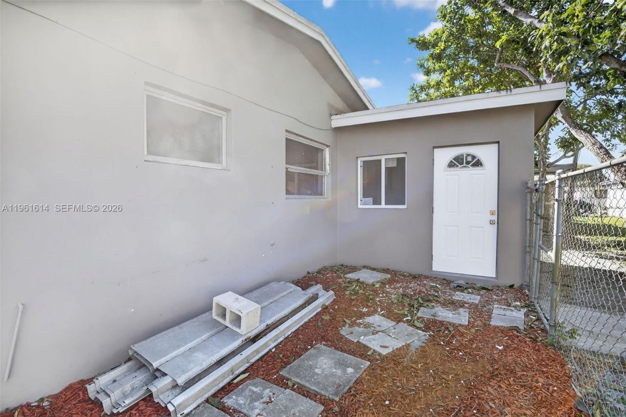 6853 NW 26th Ct, Sunrise, FL 33313 Photo