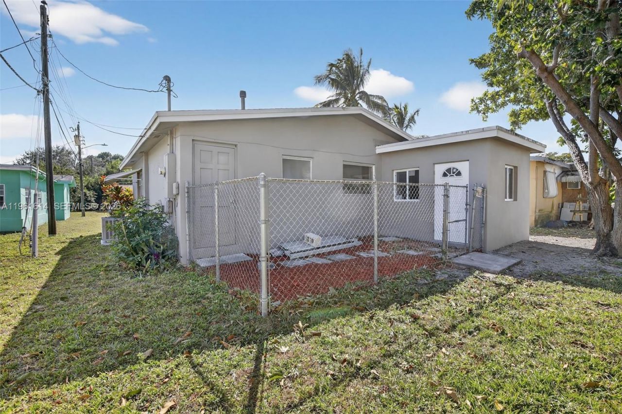 6853 NW 26th Ct, Sunrise, FL 33313 Photo