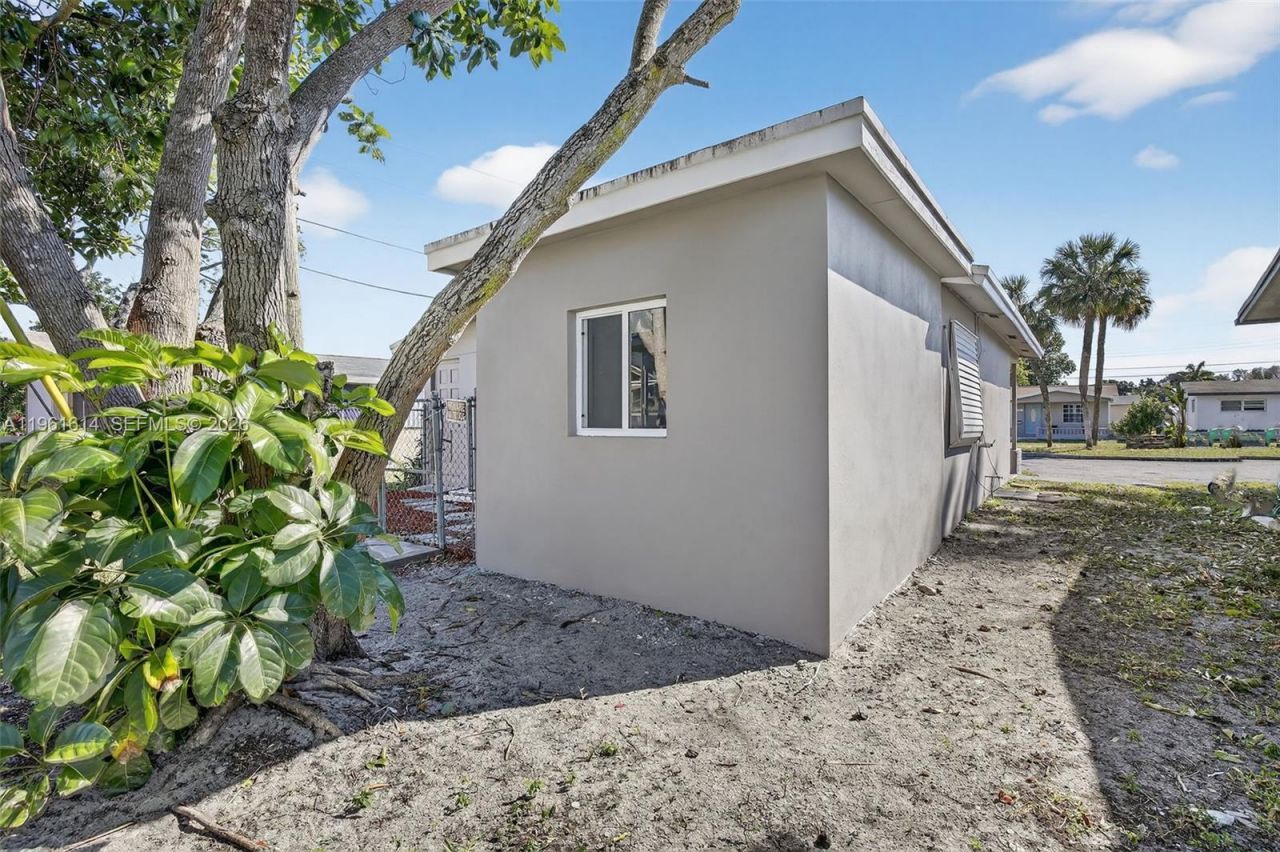 6853 NW 26th Ct, Sunrise, FL 33313 Photo