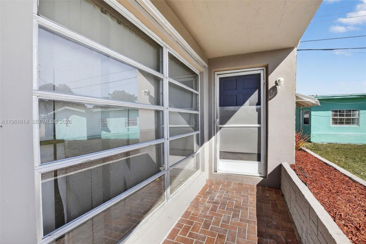 6853 NW 26th Ct, Sunrise, FL 33313 Photo