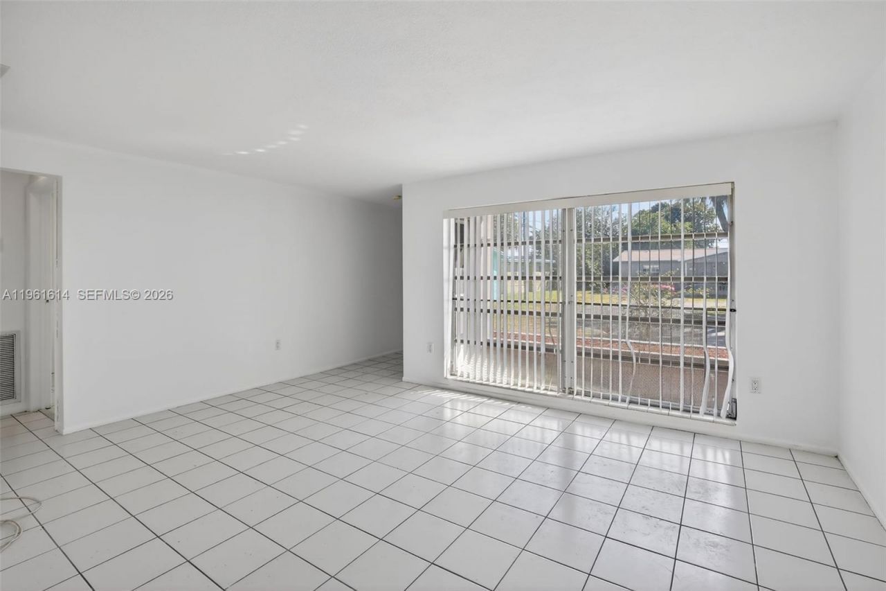 6853 NW 26th Ct, Sunrise, FL 33313 Photo