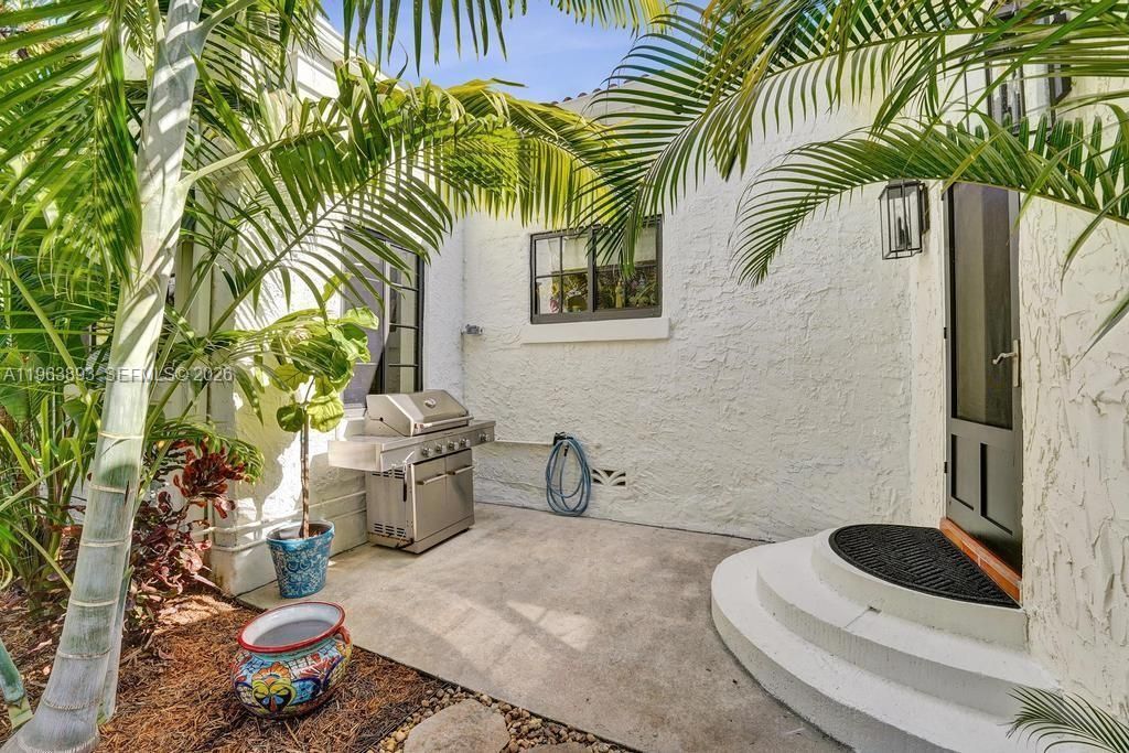 1028 Tyler St, Hollywood, FL 33019 Photo