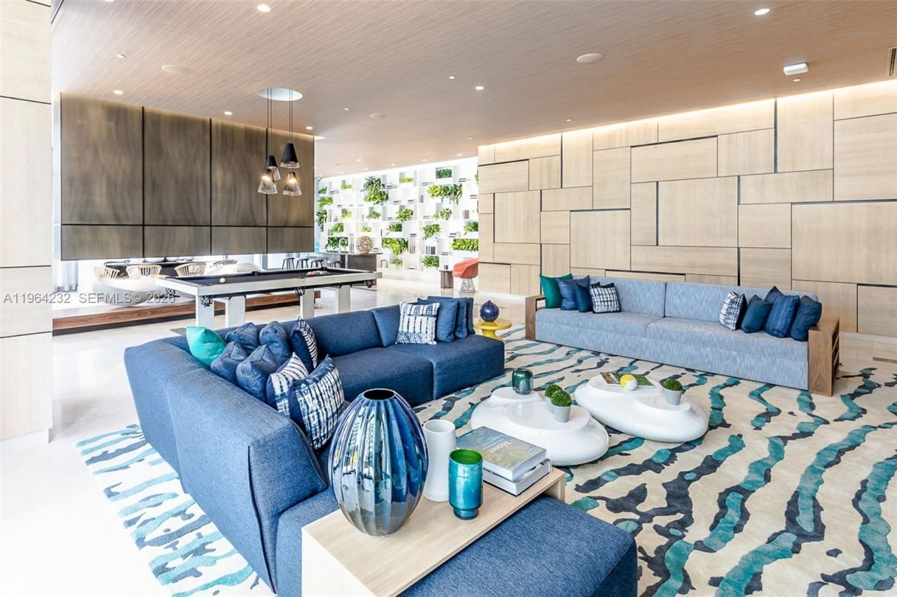 55 SW 9th St, Unit 3906, Miami, FL 33130 Photo