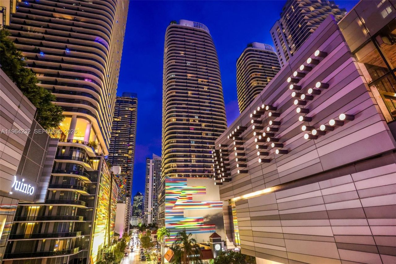 55 SW 9th St, Unit 3906, Miami, FL 33130 Photo