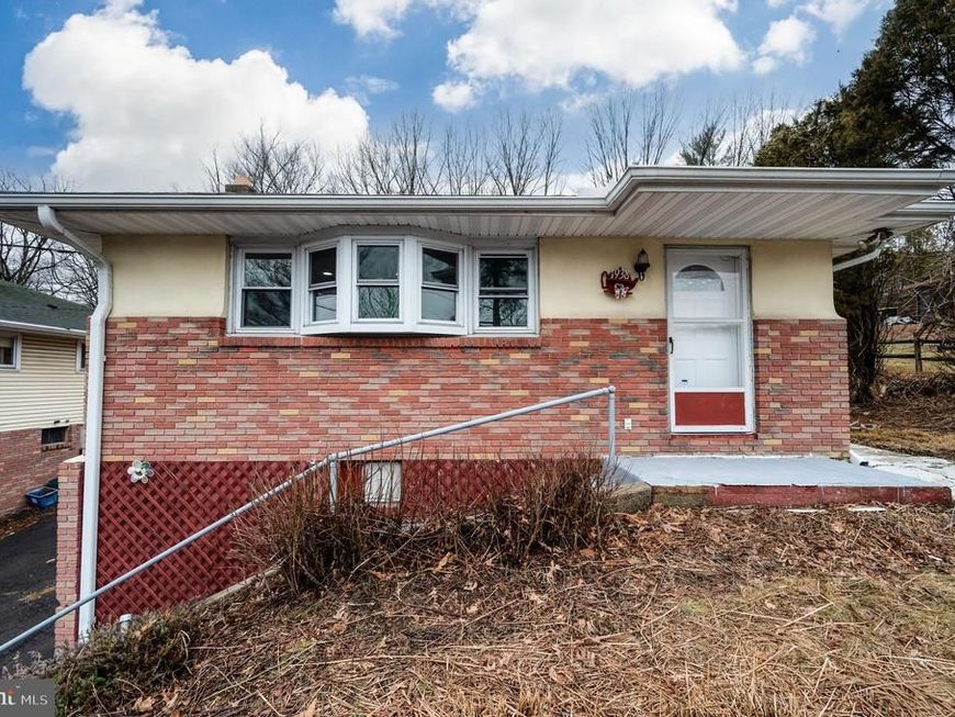 1938 High Park Manor, Pottsville, PA 17901 Main Photo