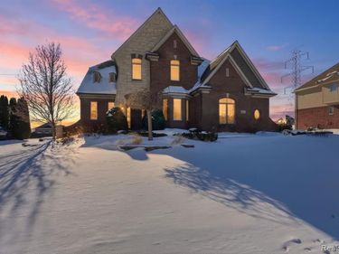 8844 Ridge Drive, Washington Twp, MI 48095