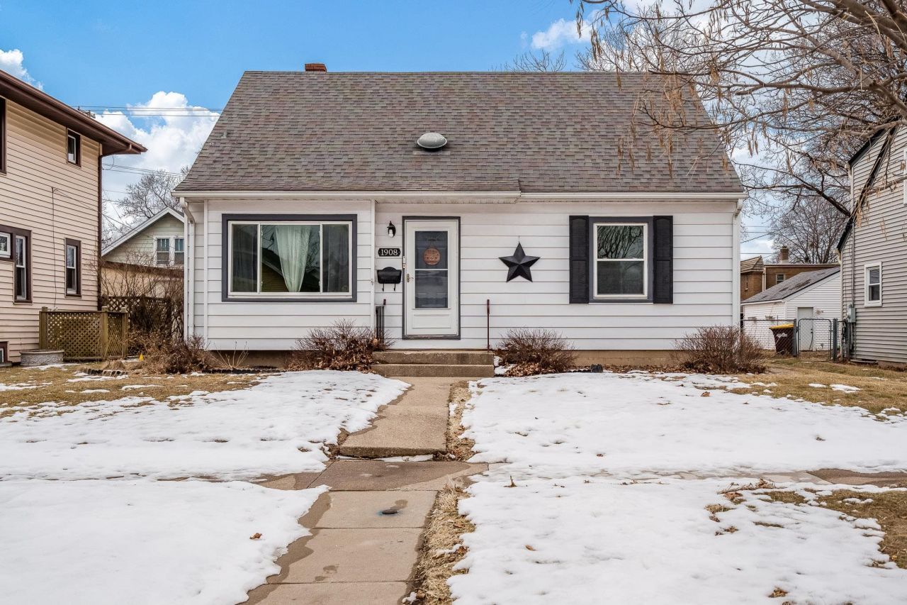 1908 Melrose Street Rockford, IL 61103