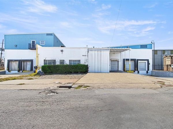 5910 S FRONT Street, New Orleans, LA 70115