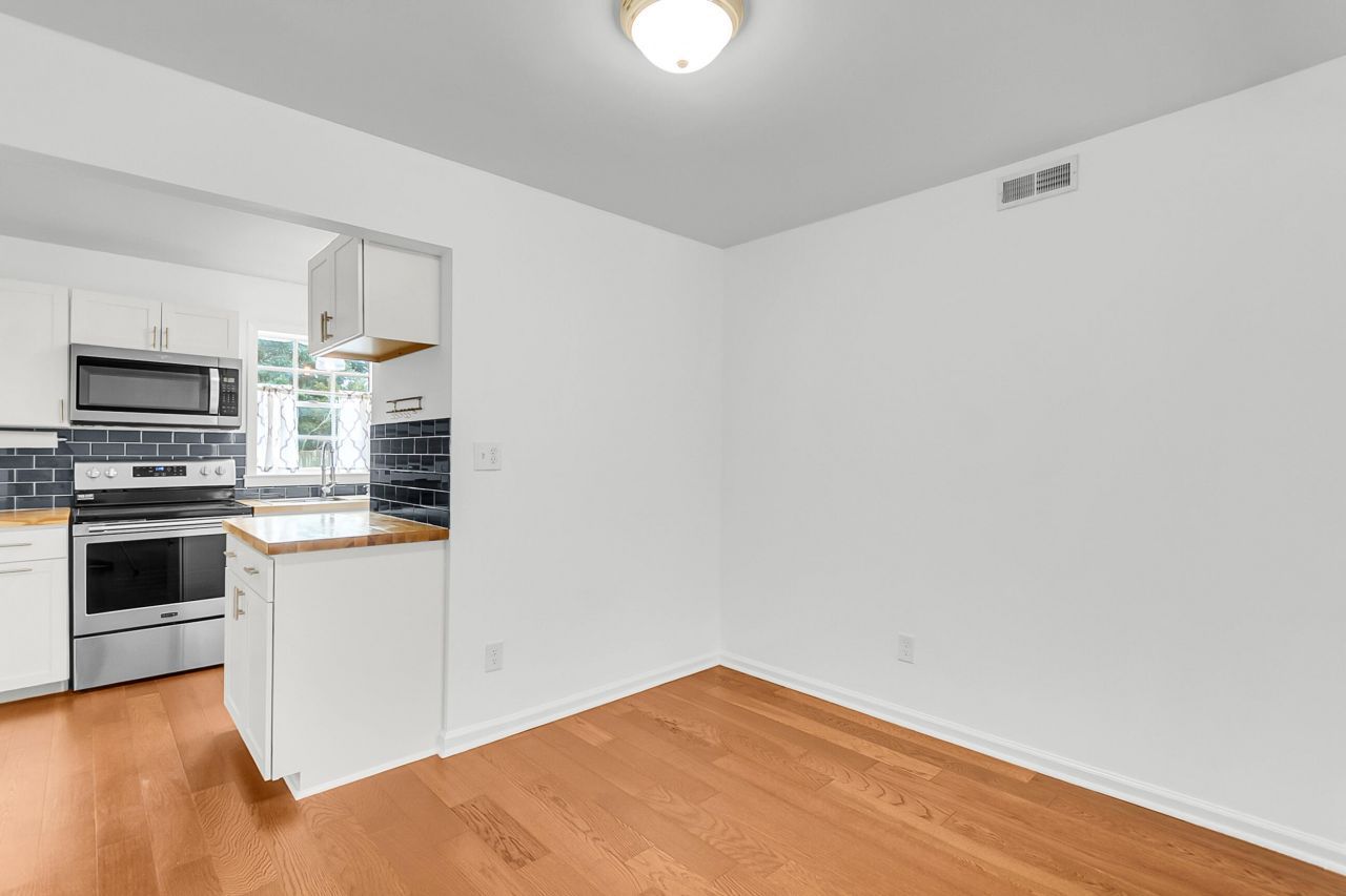 301 Lakeside Drive Photo 11