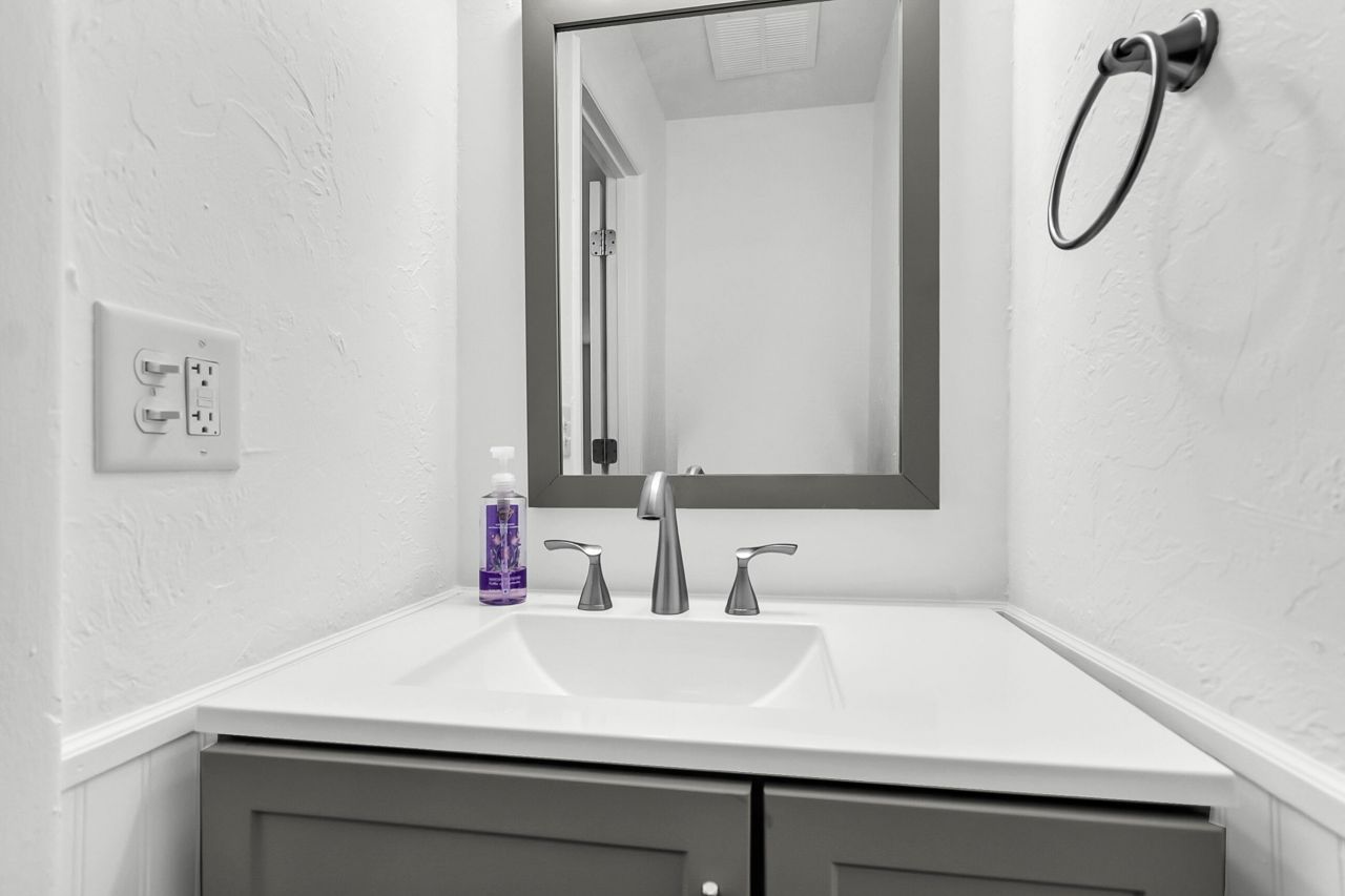 301 Lakeside Drive Photo 22