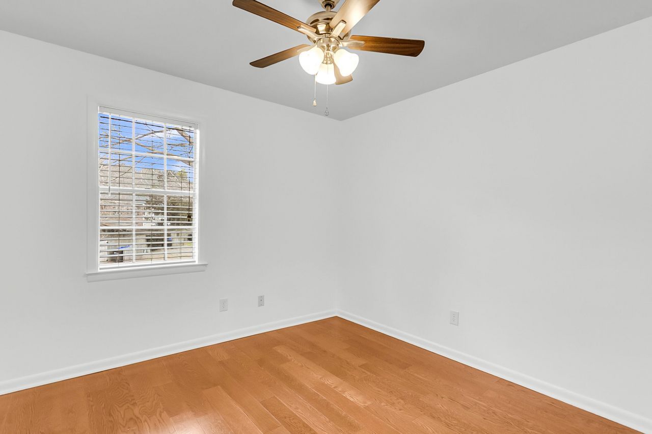 301 Lakeside Drive Photo 24