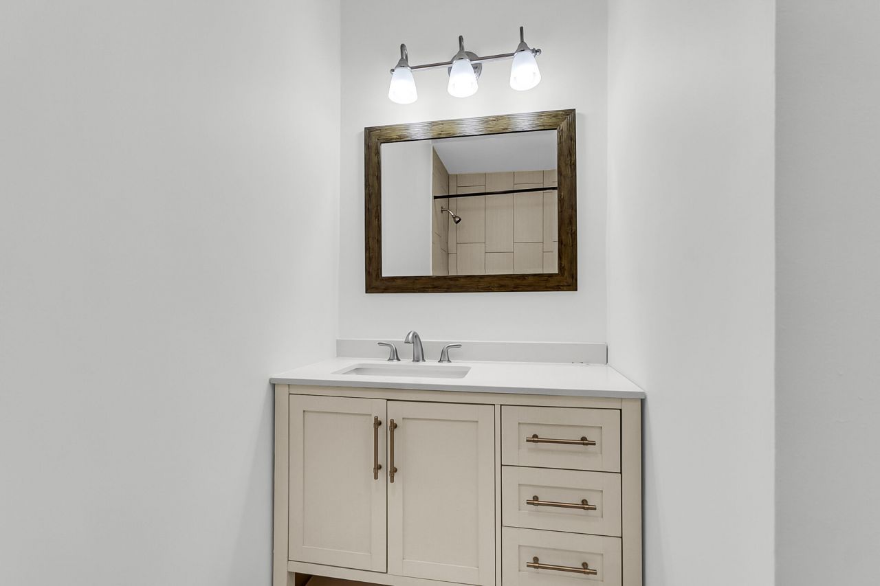 301 Lakeside Drive Photo 27