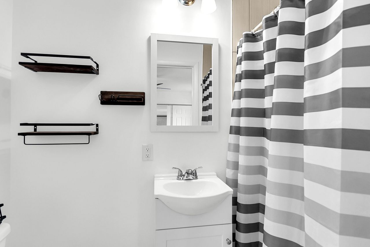 301 Lakeside Drive Photo 35